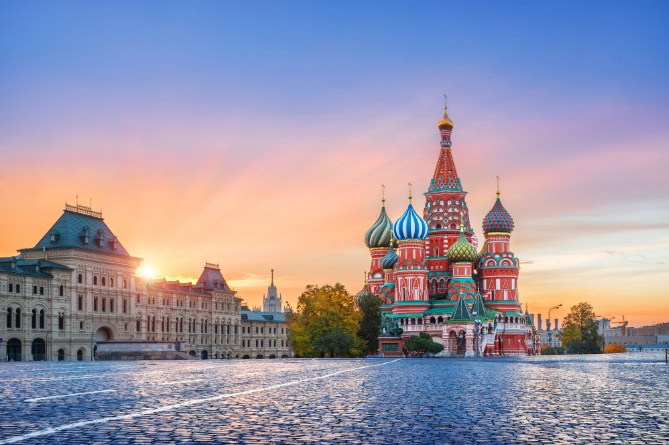 Москва считает ненормальным предоставление союзным Ереваном площадки для русофобских высказываний президенту Украины Владимиру Зеленскому