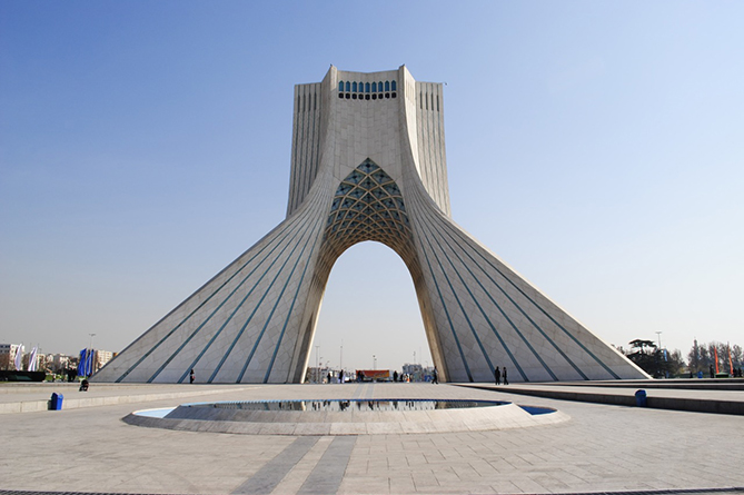 Около 1000 арестованных участниц демонстраций освободили в Иране - СМИ 