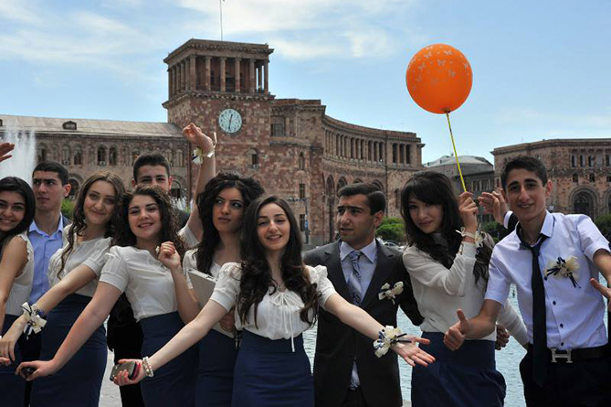 Известно, когда прозвенит «Последний звонок» в школах Армении