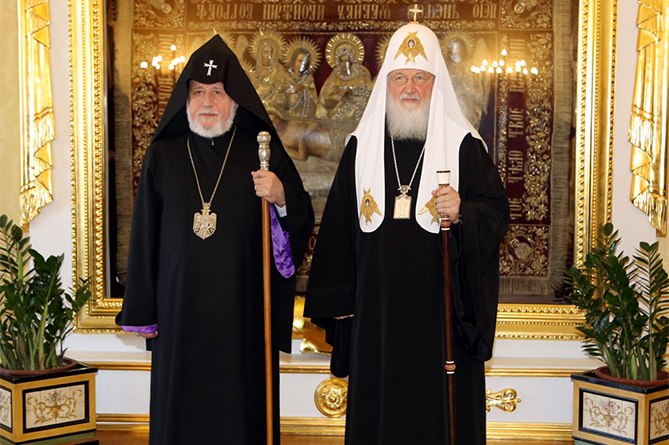Патриарх Кирилл поздравил Католикоса Всех Армян с 75-летием