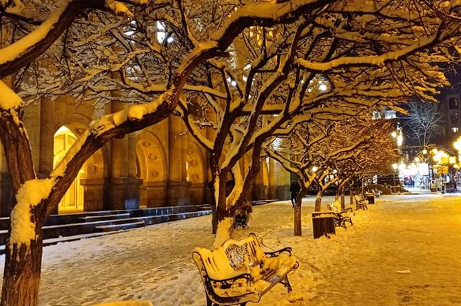 В мэрии Еревана напомнили, кто отвечает за расчистку снега у частных объектов и жилых домов 