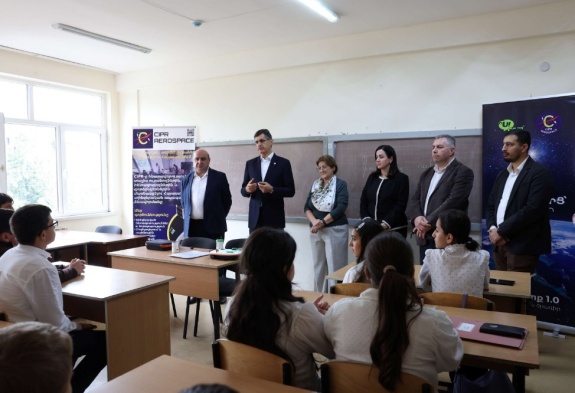 «Из класса — на орбиту»: при поддержке Ucom «Космос 1.0» внедряется в 15 школах Армении