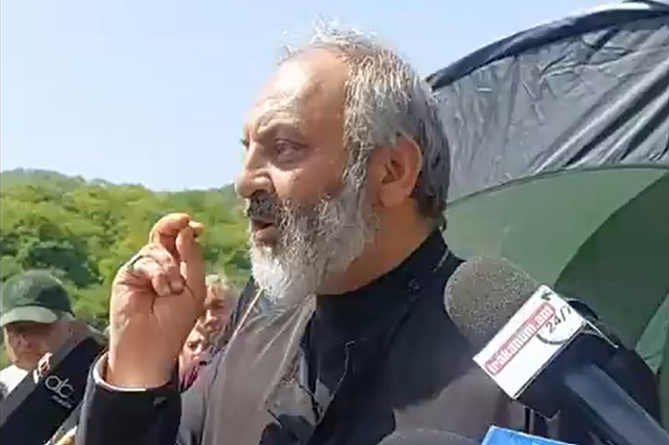 Глава Тавушской епархии призвал граждан Армении законно выразить свой протест, а не «жить как улитки»