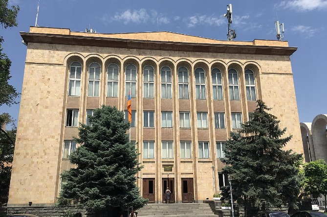 Возглявляемая Арманом Татояном партия "Крылья единства" также обратится в КС для оспаривания итогов выборов