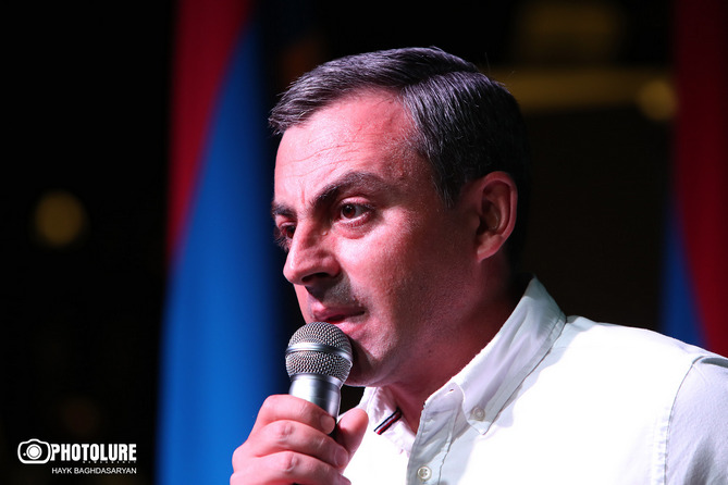 СК сообщил, какие обвинения предъявлены оппозиционному политику Ишхану Сагателяну