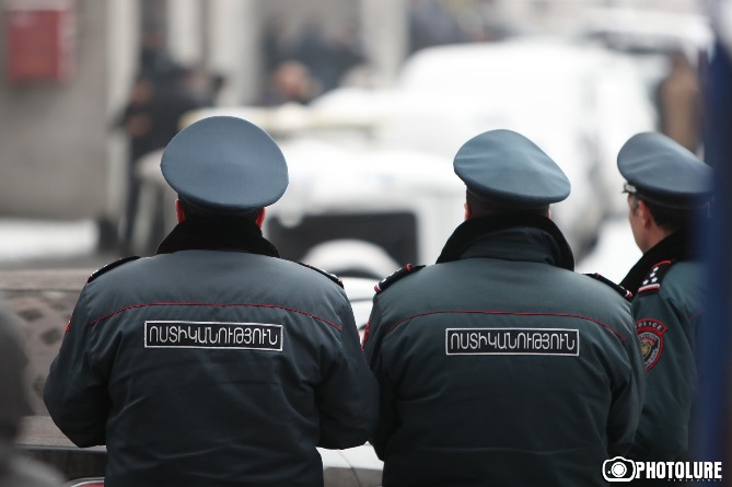 Двое молодых людей стреляли у ресторана в Ереване: МВД сообщило об их задержании