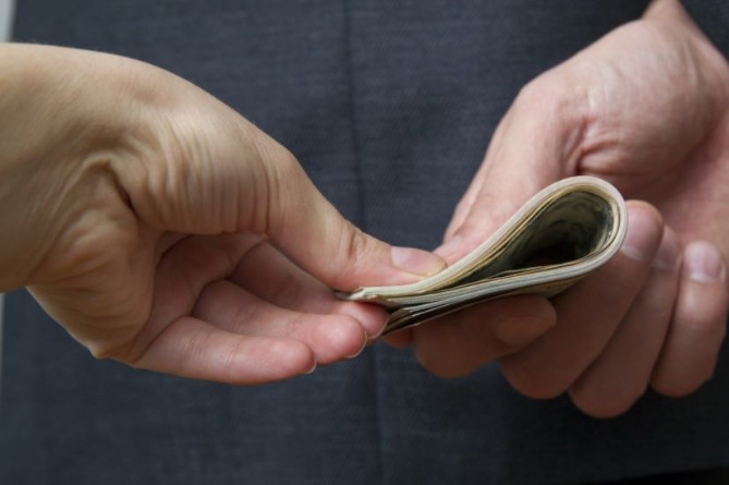 «Ուժեղ Հայաստան» կուսակցության համակիրը մի քանի ընտրողների աշխատանքի ընդունելու և այլ եղանակով խոստացել է տալ կաշառք (ՎԻԴԵՈ)