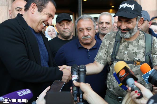 Пашинян ответил на вопрос, почему заключил коалицию с Царукяном (ВИДЕО)