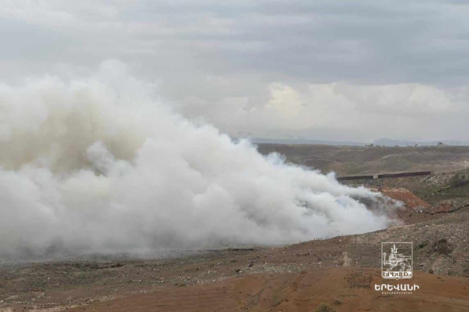 Нубарашенская свалка в Ереване продолжает гореть, город накрыла гарь