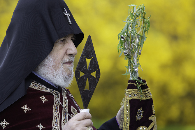 Глава ААЦ исключил свое отречение от престола под давлением