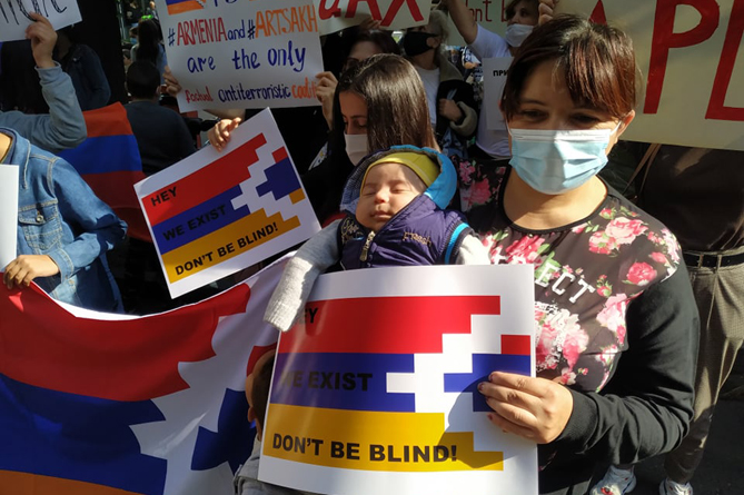 Женщины в Ереване против молчания мира в отношении азербайджанско-турецкого террора в Арцахе-1