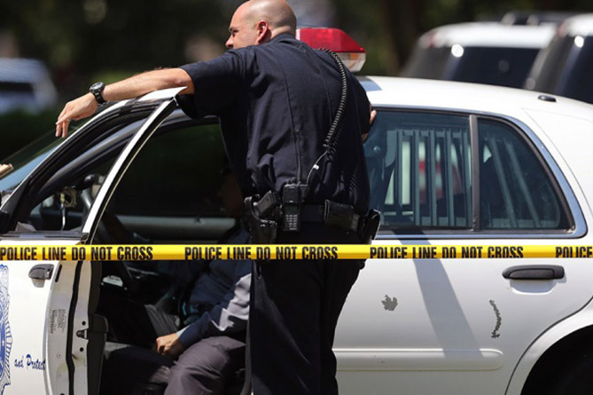  Мужчина, признавшийся в стрельбе на ужине с Трампом, оказался учителем из Калифорнии - CNN