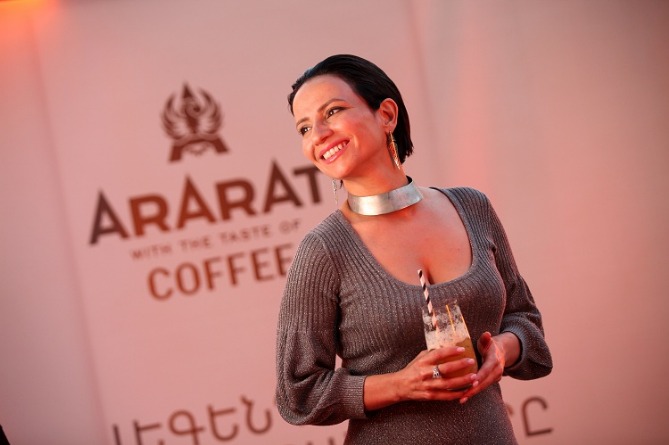ARARAT Coffee. Теплый столичный вечер, посвященный новому произведению мастеров Ереванского коньячного завода-6