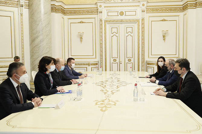 Премьер Армении обсудил с вице-президентом "Евронест" разблокирование коммуникаций в регионе и диалог с Турцией