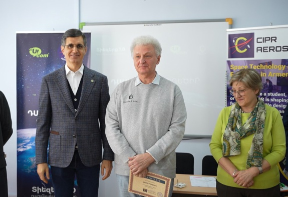Ucom оказывает поддержку развитию космической инженерии в Армении
