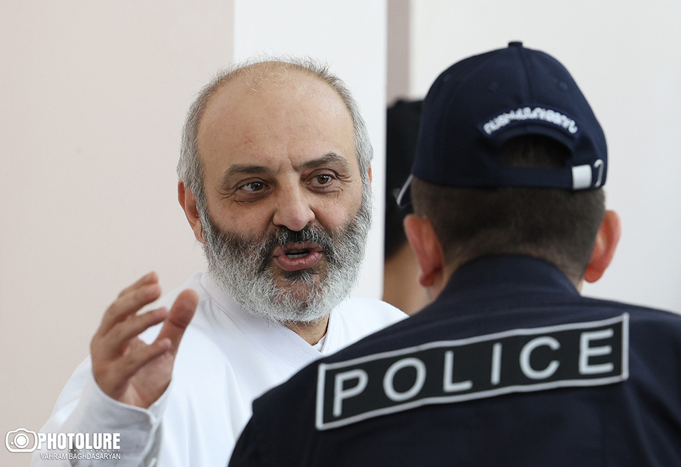 Арест архиепископа Баграта Галстаняна продлен на два месяца