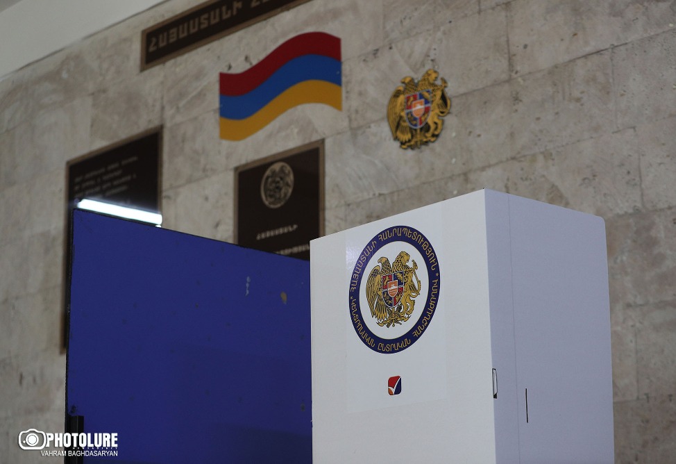 Явка избирателей на парламентских выборах в Армении по положению на 14:00 составила 33,84%