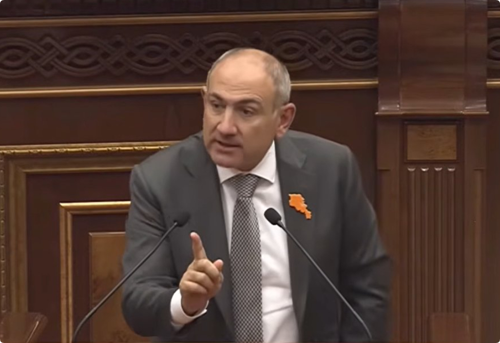 «Ձեր քթից հանելու եմ». Փաշինյանը ընդդիմադիր պատգամավորներին սադրիչներ անվանեց
