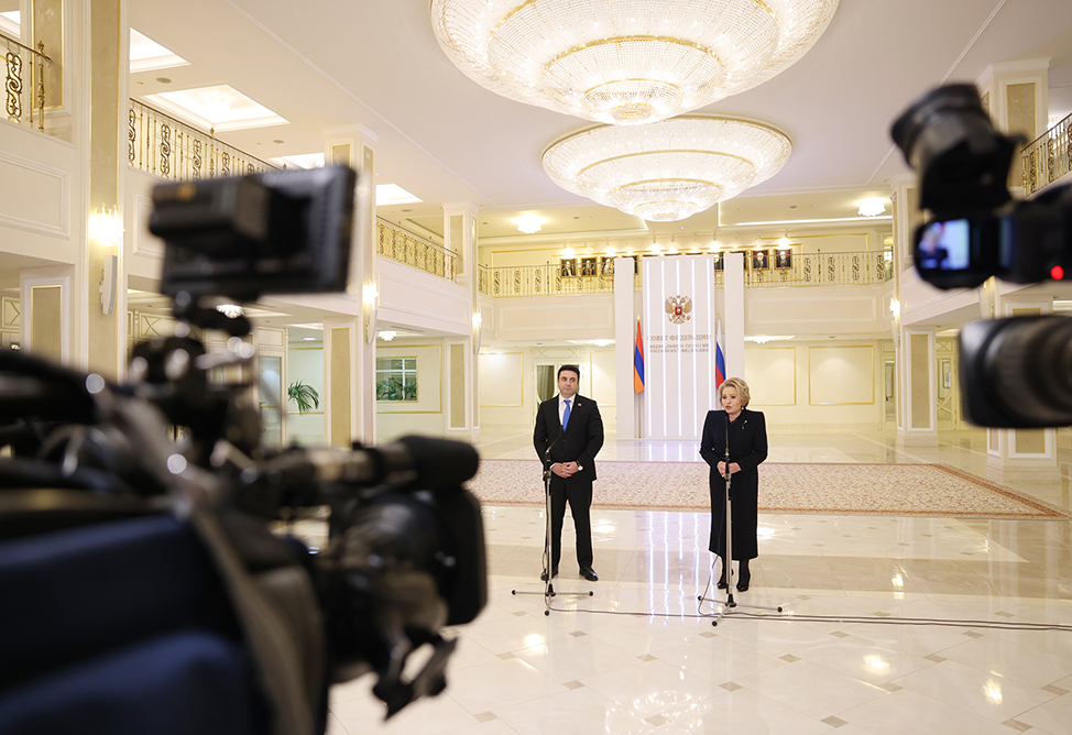 Армения не собирается вставать на чью-либо сторону или работать против кого-то – Ален Симонян