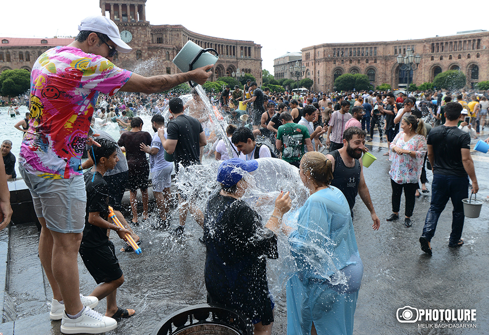 Ереван празднует Вардавар-2