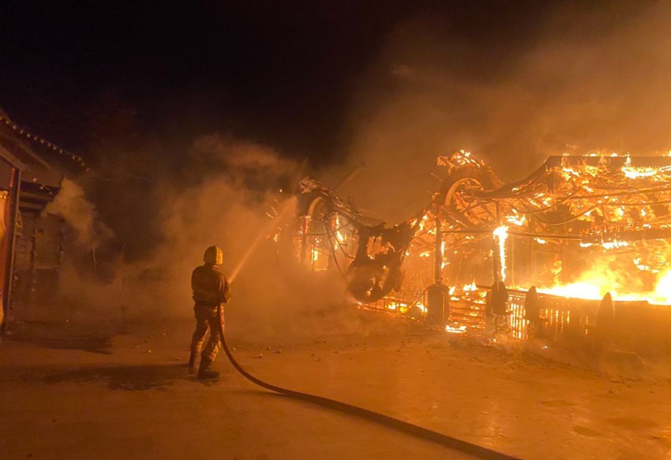 В Армении почти дотла сгорел ресторан (ФОТО)