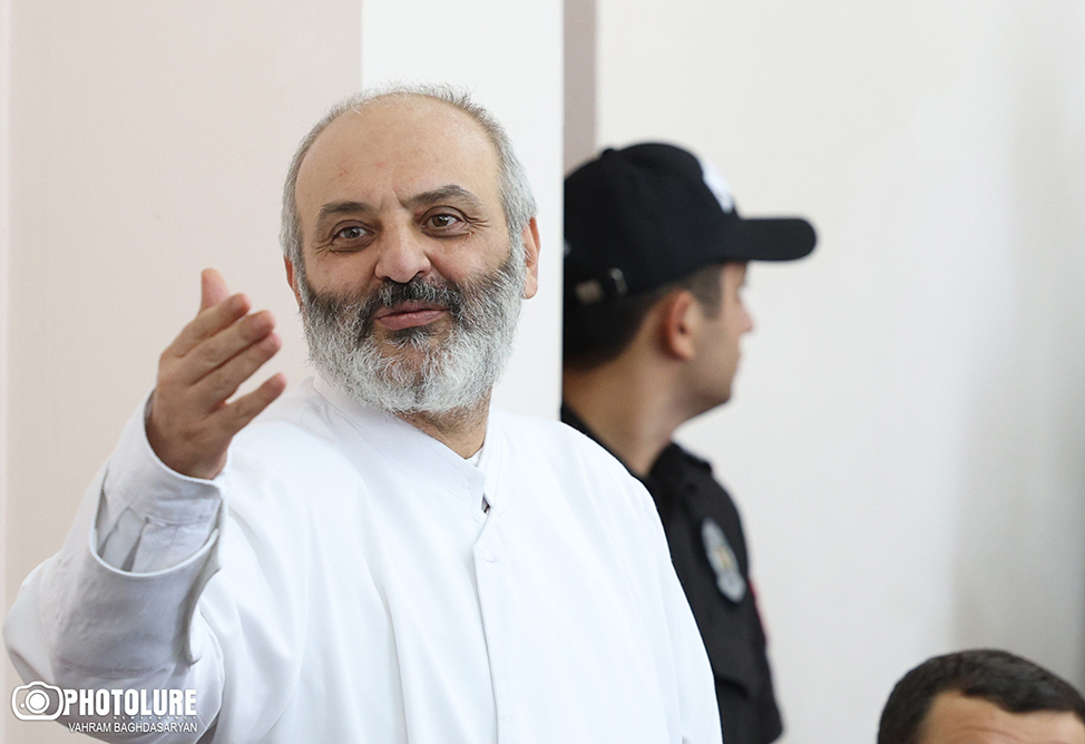 Эчмиадзин назвал необоснованными обвинения в адрес архиепископа Баграта Галстаняна