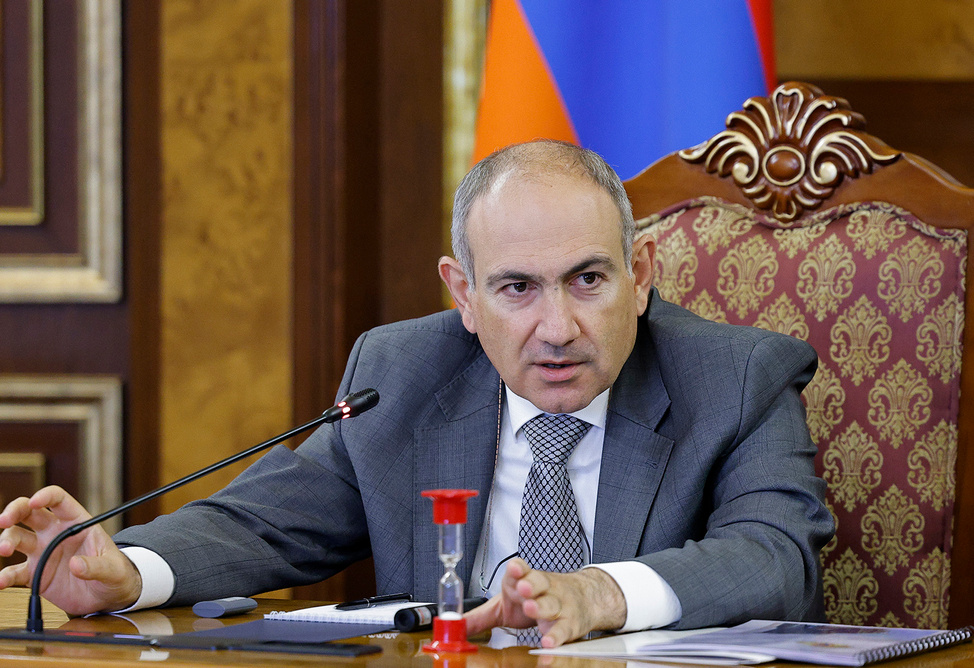 Пашинян предложил создать в госучреждениях хоры для "живого" исполнения гимна (ВИДЕО)