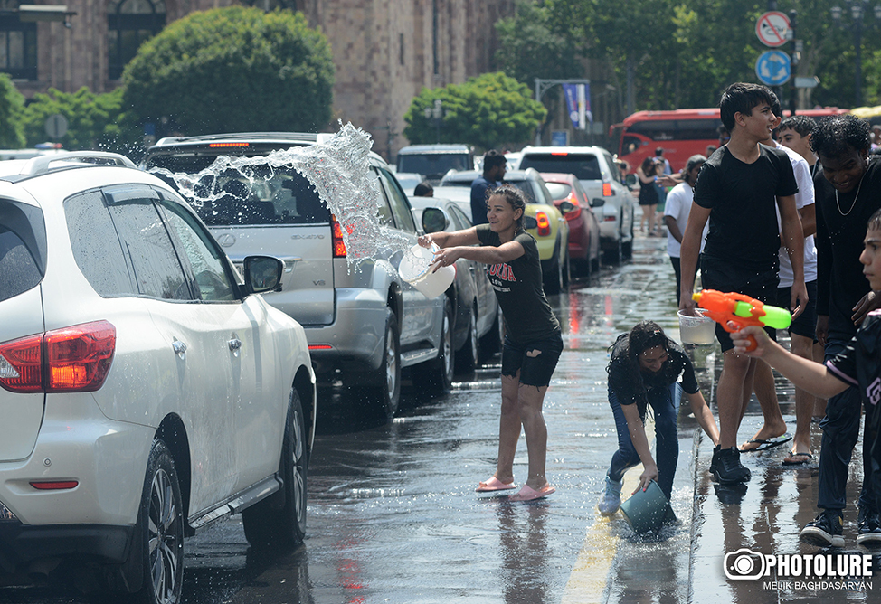 Ереван празднует Вардавар-7