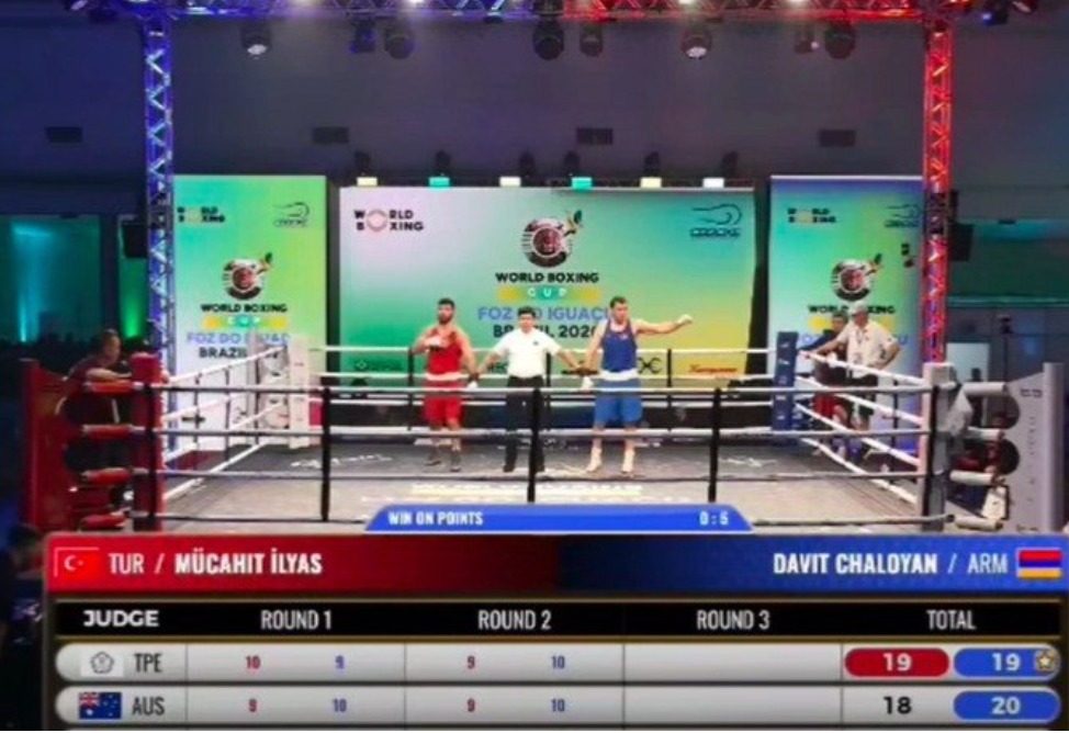Боксер Давид Чалоян победил турецкого соперника и вышел в полуфинал Кубка мира (ВИДЕО)