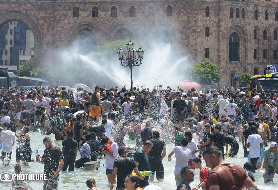 Ереван празднует Вардавар-4