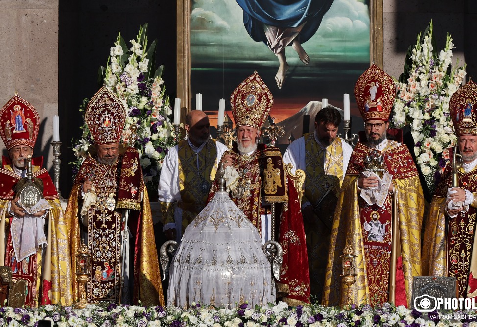 Церемония освящения Святого мира в Эчмиадзине-3