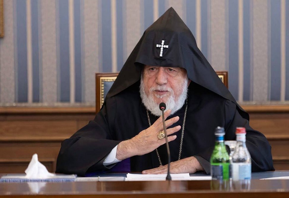 Адвокат заявил о возбуждении уголовного дела в отношении Католикоса Всех Армян