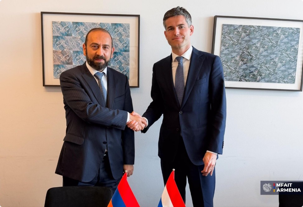 Глава МИД Нидерландов прибудет в Армению