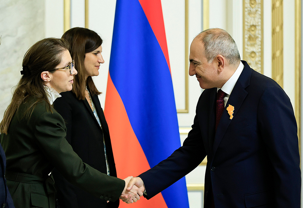 Франция продолжит поддерживать Армению, в том числе в продвижении повестки мира - министр 