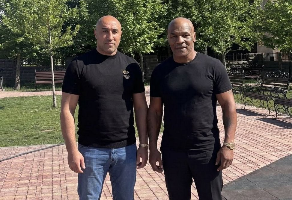 Артур Абрахам показал фото с Майком Тайсоном в одном из парков Еревана 