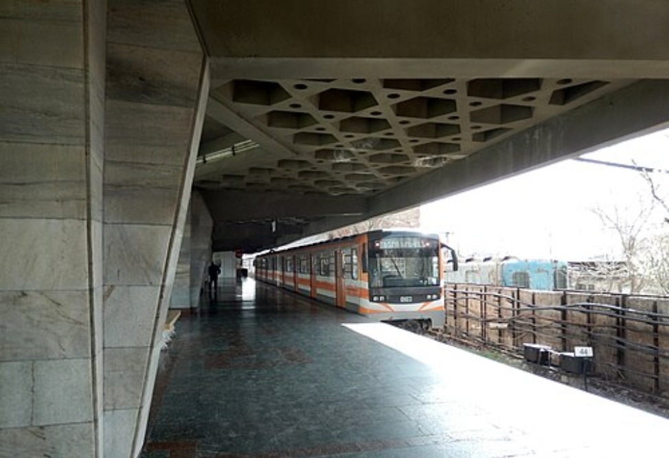 В работе Ереванского метрополитена произошел сбой, известна причина