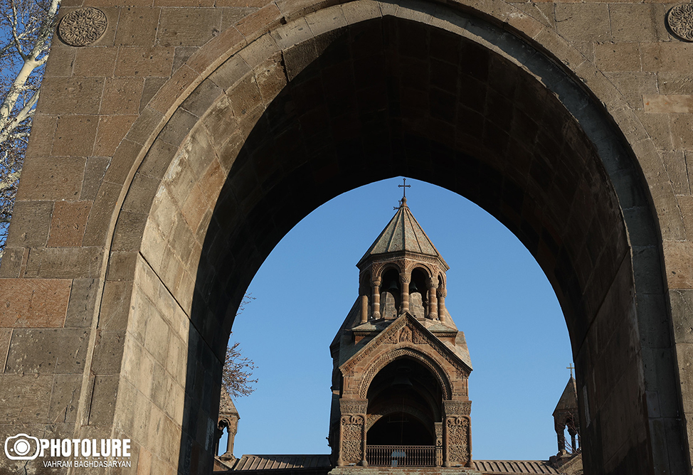 Участники собрания епископов призвали власти Армении прекратить преследование Церкви и духовенства