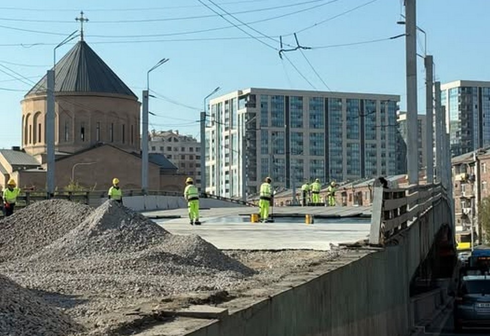 В Ереване с 1 ноября возобновится движение транспорта по мосту «Ламбада»