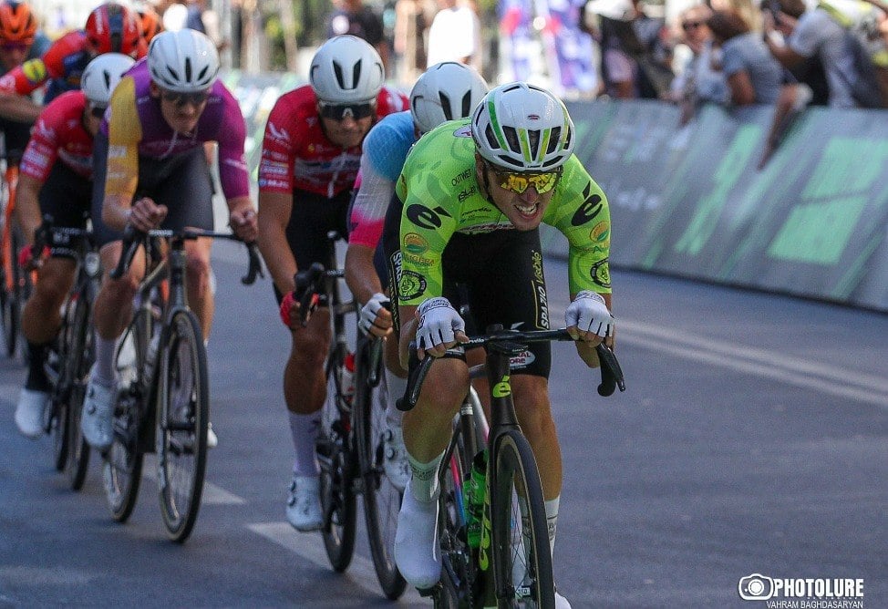 Финиш международной профессиональной велогонки Tour of Armenia в Ереване-2