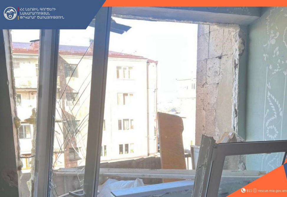 Взрыв произошёл в жилом здании в городе Мартуни, возможная причина — утечка газа