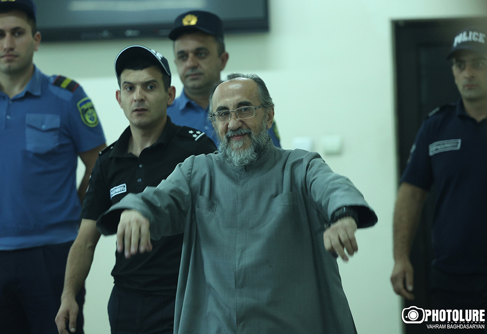 Архиепископа Микаэла Аджапахяна прооперировали 