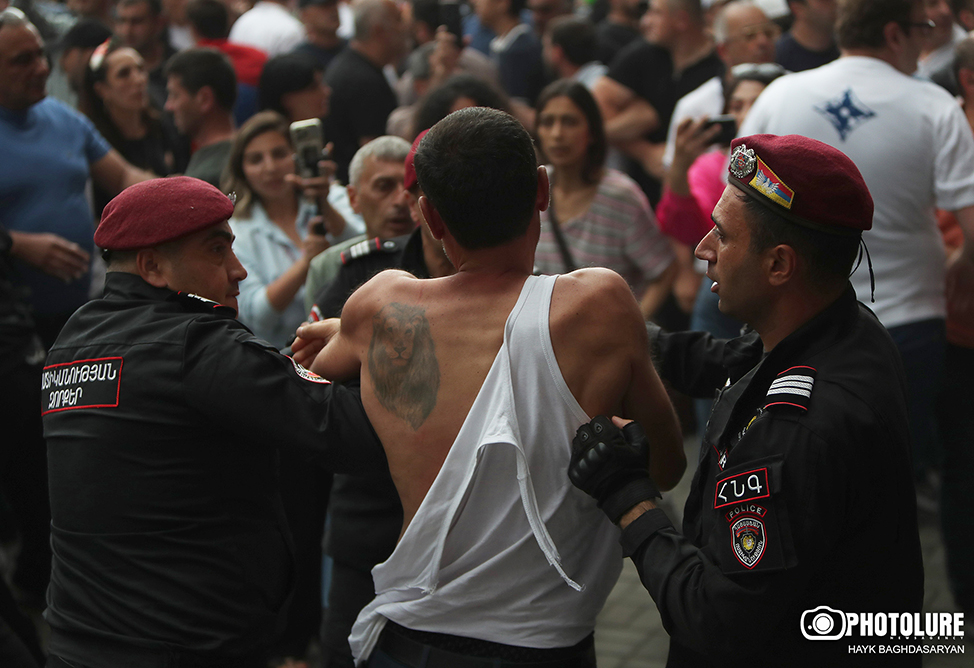 Задержанные в пятницу во время акции у МИД Армении граждане отпущены из СИЗО
