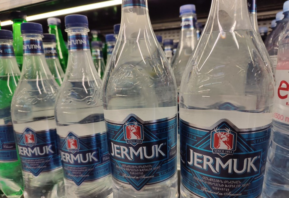 В России запретили продажу 338 тыс. бутылок «Джермука» из Армении
