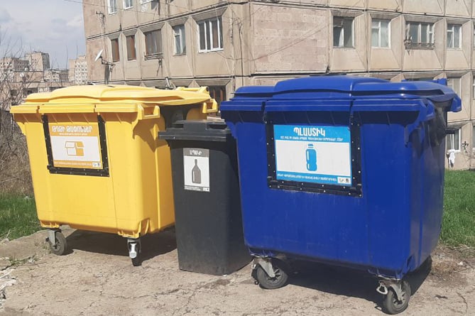 Жителей Еревана освободили от штрафов за просроченную оплату за мусор - мэрия 