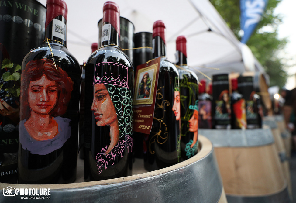 Ежегодный винный фестиваль Yerevan Wine Days открылся в Ереване (ФОТО) 