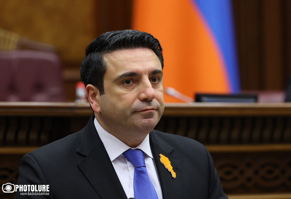 Симонян заявил, что слухи о перемещении 300 тыс. азербайджанцев в Армению являются ложными 