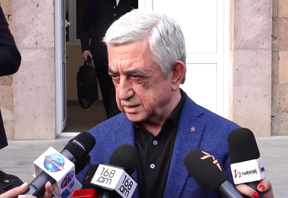 Сержу Саргсяну запретили покидать Армению