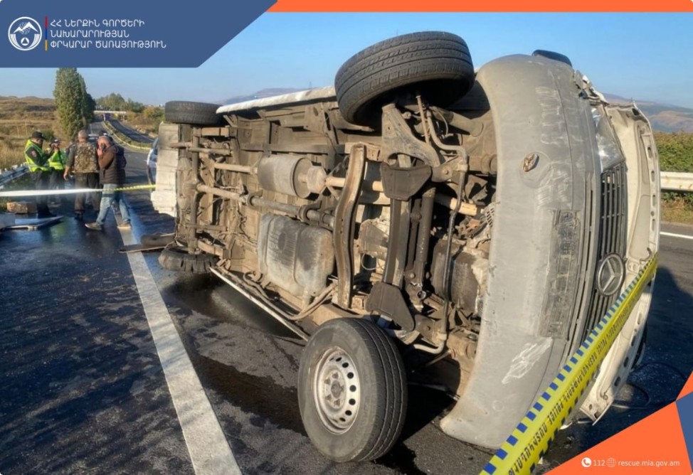 Երևան-Սևան ճանապարհին միկրոավտոբուս է կողաշրջվել․ նախնական տվյալներով` կա 8 տուժած