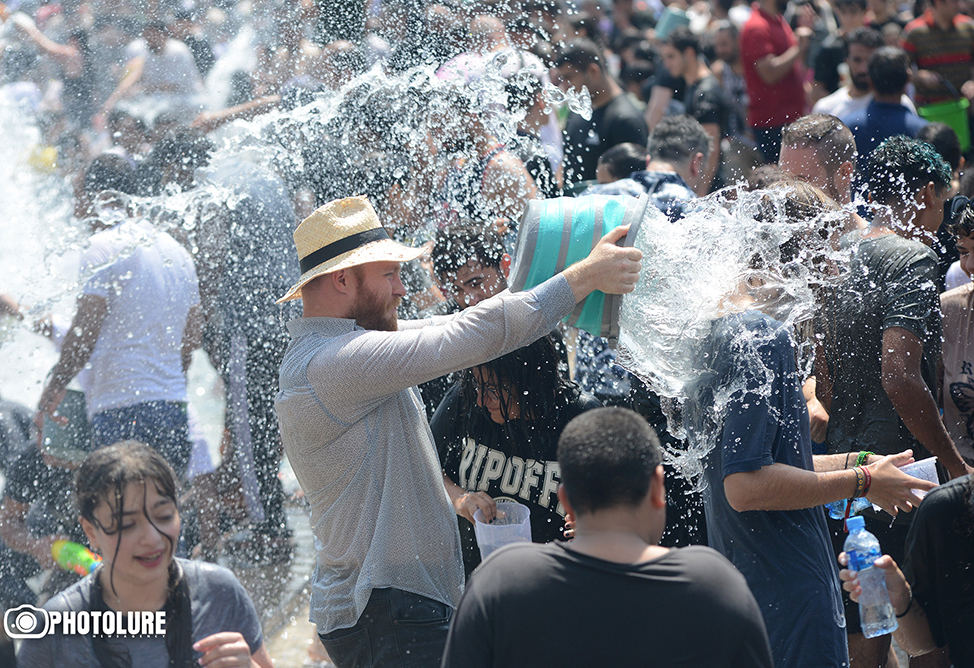 Ереван празднует Вардавар