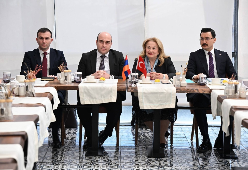 Представители Армении и Турции обсудили в Карсе восстановление железнодорожной линии 